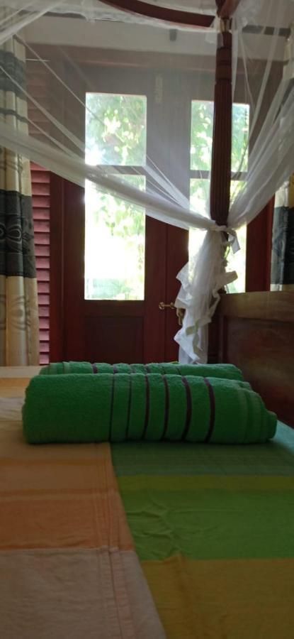Mandara Rest Bed & Breakfast ฮิกคาดูวา ภายนอก รูปภาพ