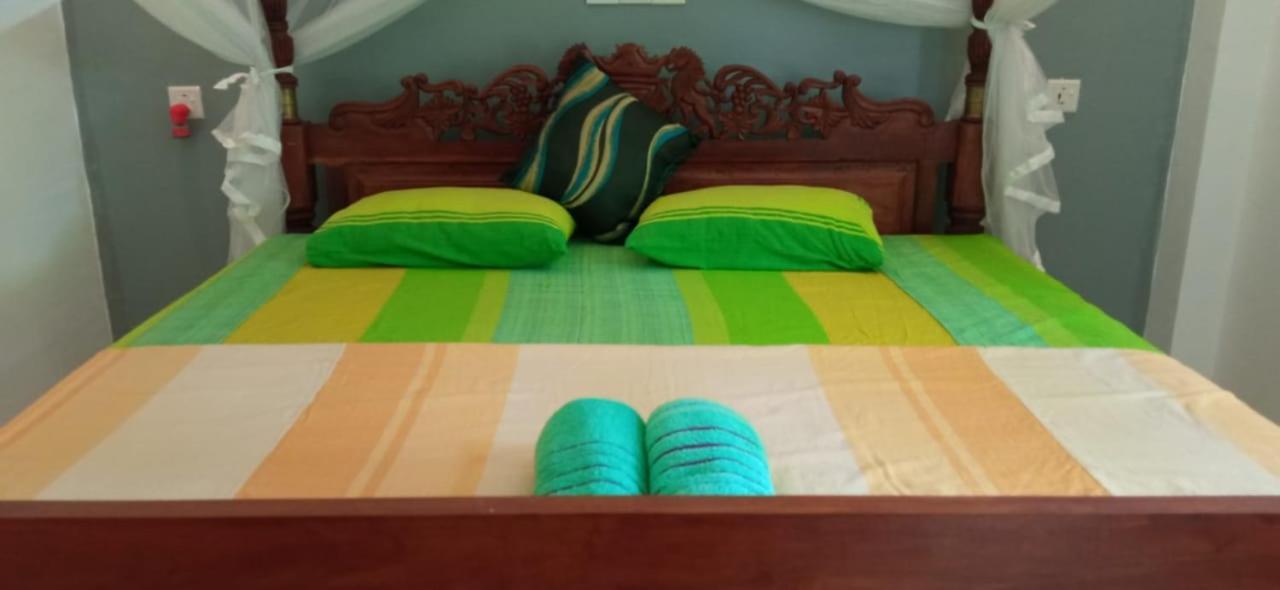 Mandara Rest Bed & Breakfast ฮิกคาดูวา ภายนอก รูปภาพ