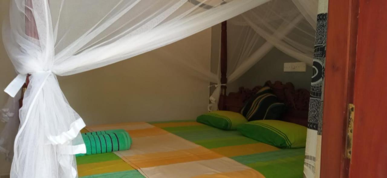 Mandara Rest Bed & Breakfast ฮิกคาดูวา ภายนอก รูปภาพ