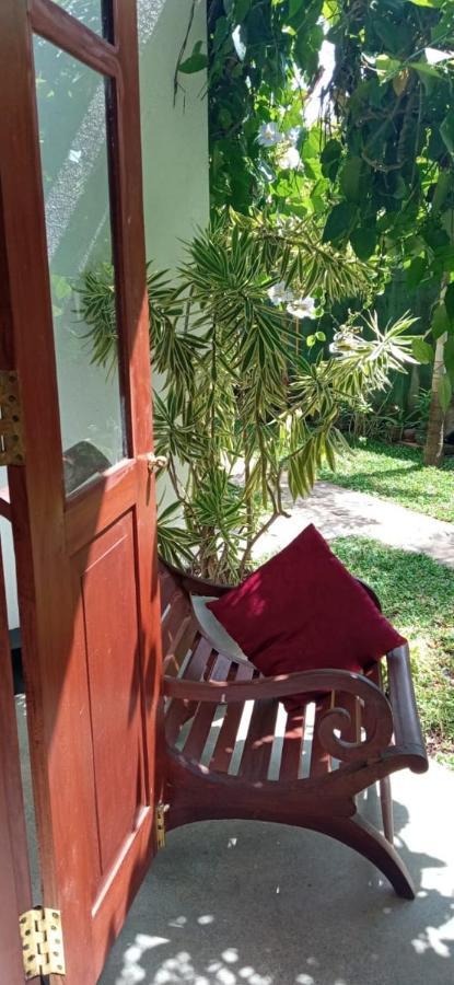 Mandara Rest Bed & Breakfast ฮิกคาดูวา ภายนอก รูปภาพ