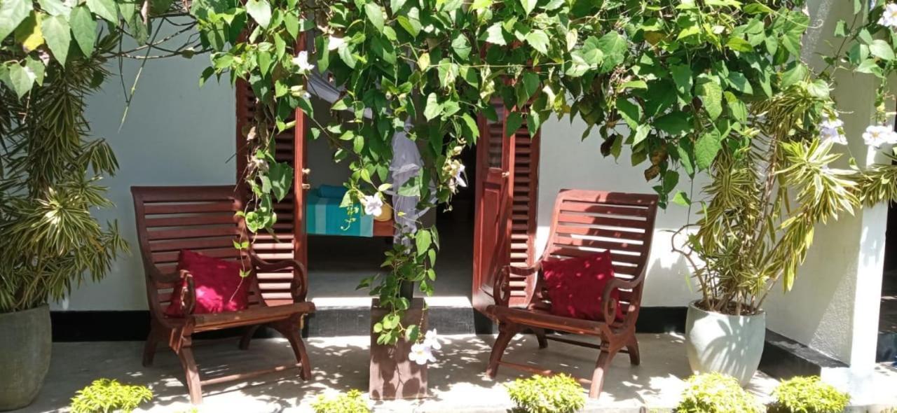Mandara Rest Bed & Breakfast ฮิกคาดูวา ภายนอก รูปภาพ