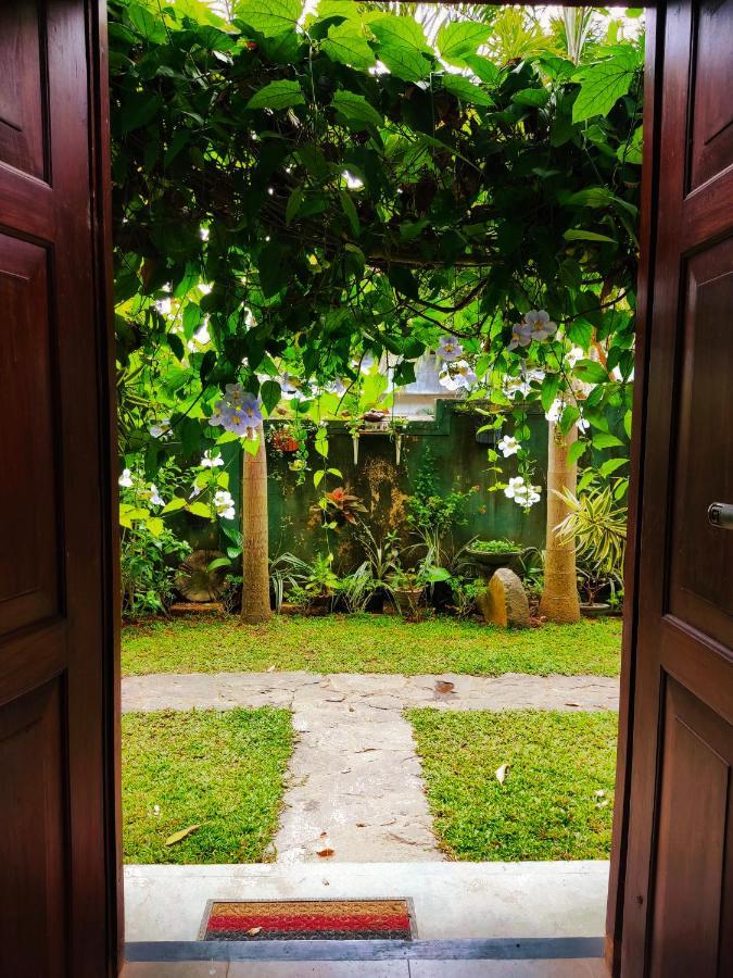 Mandara Rest Bed & Breakfast ฮิกคาดูวา ภายนอก รูปภาพ