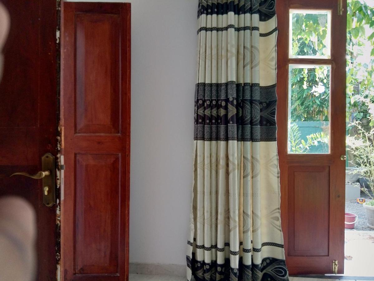 Mandara Rest Bed & Breakfast ฮิกคาดูวา ภายนอก รูปภาพ