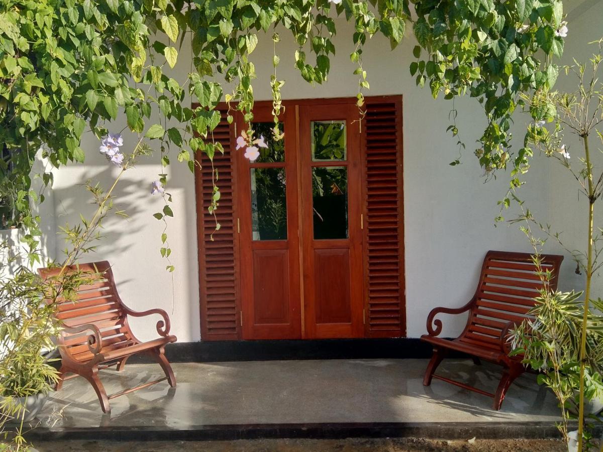 Mandara Rest Bed & Breakfast ฮิกคาดูวา ภายนอก รูปภาพ